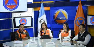 Conferencia de prensa en Conred.
