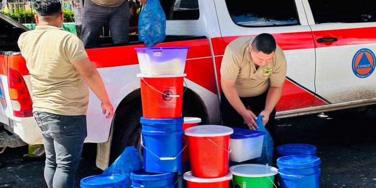 Entregan ayuda humanitaria a familias afectadas por incendio estructural en Sansare