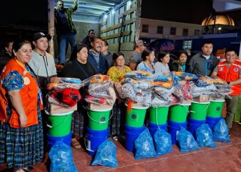 Entregan ayuda humanitaria a familias afectadas por inundaciones en Santa Cruz Verapaz