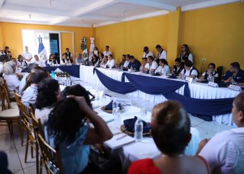 Vicepresidenta da seguimiento a las acciones contra la desnutrición y el fortalecimiento del sector agrícola de Santa Rosa