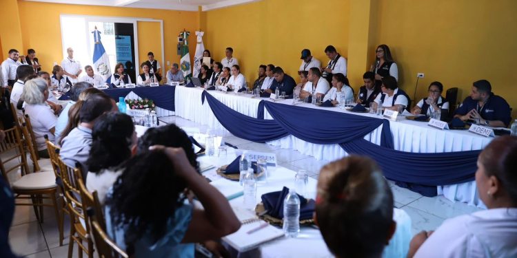 Vicepresidenta da seguimiento a las acciones contra la desnutrición y el fortalecimiento del sector agrícola de Santa Rosa