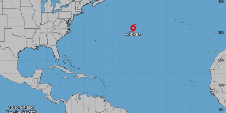 La tormenta tropical Andrea, en el Atlántico, será un fenómeno de corta duración, pues se espera que se disipe mañana por la noche.