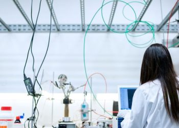 Senacyt ofrece financiamiento para estudiar maestrías o doctorados enfocados en ciencia, tecnología e innovación. (Foto: archivo)