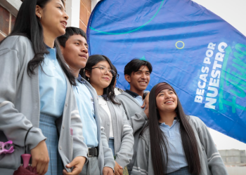 Primera convocatoria de Becas por Nuestro Futuro cierra con miles de jóvenes aplicantes. / Foto: Alex Jacinto.