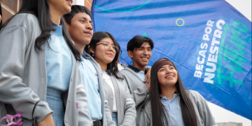 Primera convocatoria de Becas por Nuestro Futuro cierra con miles de jóvenes aplicantes. / Foto: Alex Jacinto.