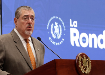 Presidente Arévalo indicó que ya se están levantando actas a docentes ausentes a sus labores./Foto: Dickéns Zamora.