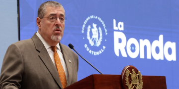 Presidente Arévalo indicó que ya se están levantando actas a docentes ausentes a sus labores./Foto: Dickéns Zamora.