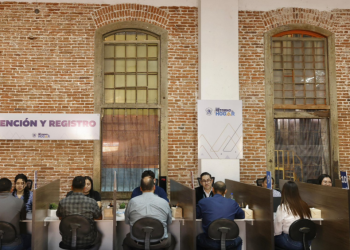 El Centro de Atención y Registro para migrantes guatemaltecos retornados articula varios servicios. (Foto: Vicepresidencia)