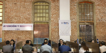El Centro de Atención y Registro para migrantes guatemaltecos retornados articula varios servicios. (Foto: Vicepresidencia)
