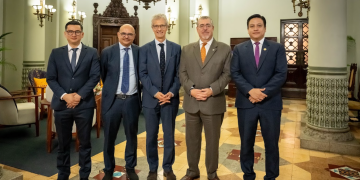 Presidente se reunió con el representante de Transparencia Internacional François Valérian