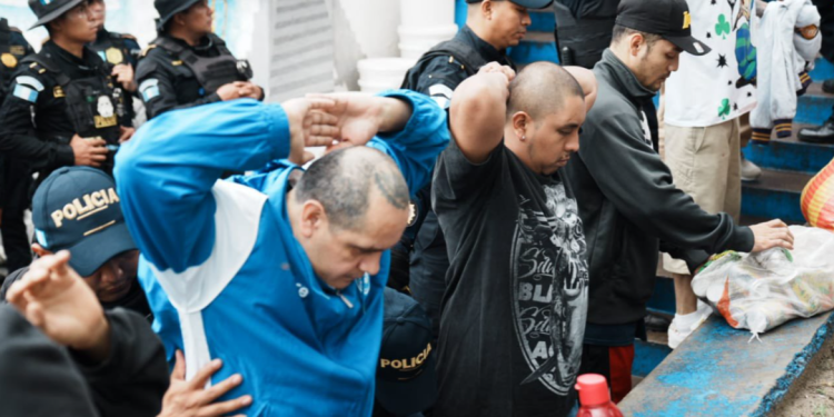 Las autoridades subrayaron que esta serie de operativos marca el inicio de una nueva etapa en la administración penitenciaria. / Foto: Mingob