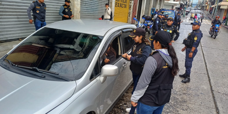 Las autoridades han señalado que estos operativos contra taxis piratas continuarán de forma constante. / Foto: PNC