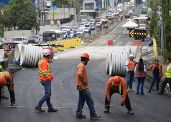 El paso vehicular en kilómetro 17.5, Villa Nueva estará habilitado en su totalidad este jueves./Foto: CIV.