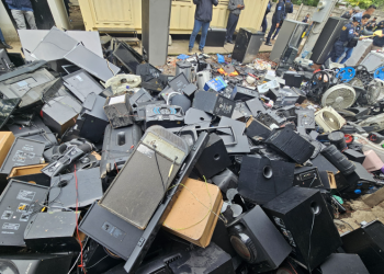 No solo se retiraron artículos que mejoraban las condiciones materiales de los reclusos, sino que también fueron localizados dispositivos electrónicos. / Foto: PNC
