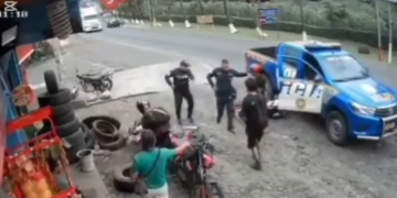 Una vez controlada la situación, ambas partes ya estando en el lugar optaron por llegar a un acuerdo donde el conductor de referida motocicleta se haría responsable. / Foto: PNC