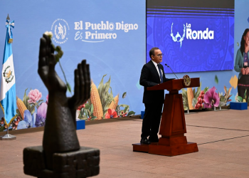 Viceministro de Educación, Carlos Aldana enfatiza que no se debe vulnerar el derecho a la educación.