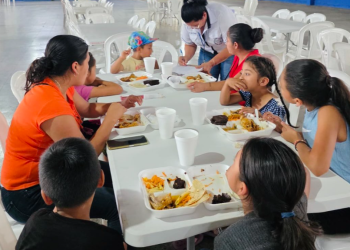 Mides instala un comedor social móvil en albergue./Foto: Mides.