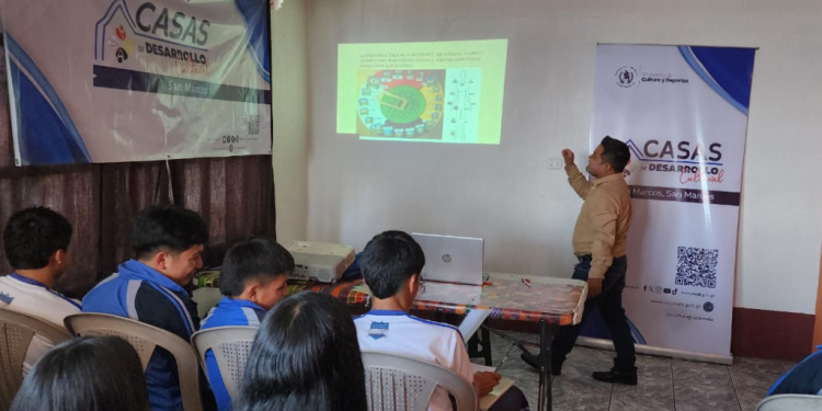 Desarrollan taller formativo sobre el uso del Calendario Maya Mam./Foto: ALMG.