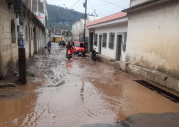 Insivumeh y Conred alertan sobre desborde de ríos ante lahares provenientes del volcán de fuego. (Foto: Conred)