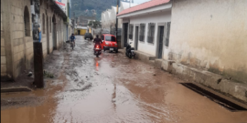 Insivumeh y Conred alertan sobre desborde de ríos ante lahares provenientes del volcán de fuego. (Foto: Conred)
