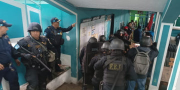 Unidades de la PNC realizan requisa en anexo del centro carcelario Pavoncito. (Foto: PNC)