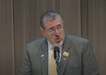 Presidente Arévalo destaca la labor de quienes impulsan la cultura guatemalteca durante su discurso en la Expo Osaka 2025./Foto: SCSPR.