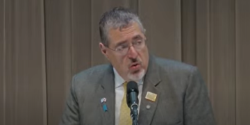 Presidente Arévalo destaca la labor de quienes impulsan la cultura guatemalteca durante su discurso en la Expo Osaka 2025./Foto: SCSPR.