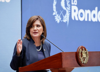 Presidenta en funciones presentó el resumen de las acciones que realizó en diversas áreas de desarrollo y atención. (Foto: Alex Jacinto)