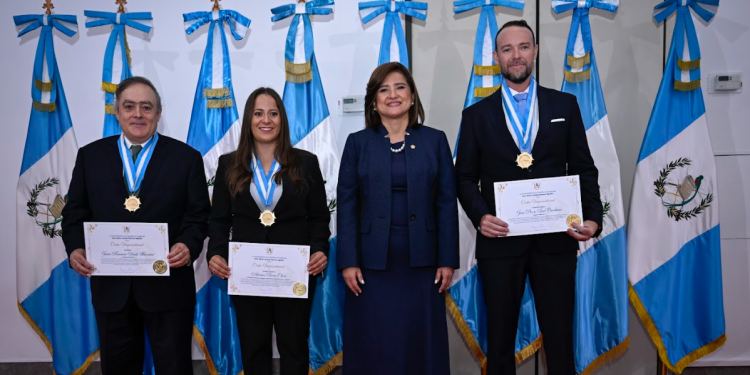 Adriana Ruano, Jean Pierre Brol y Jaime Viñals condecorados con la Orden Vicepresidencial