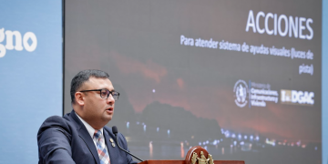 El viceministro de Transportes, Fernando Suriano compartió las acciones de modernización en el AILA. (Foto: Alex Jacinto)