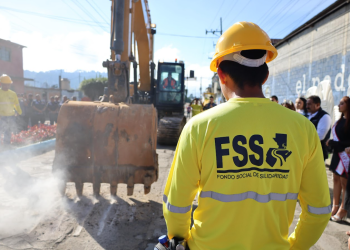 FSS inició proyecto de mejoramiento vial en la Calle Real Centenario de El Tejar./Foto: CIV.