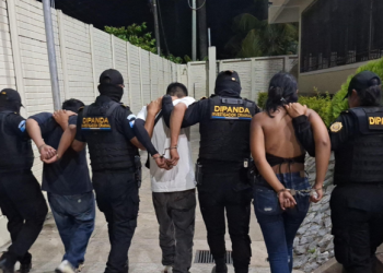 Aprehensión de Armando, de 24 años; Kevin, de 22; Darlin, de 18; y un adolescente de 17 años. / Foto: PNC
