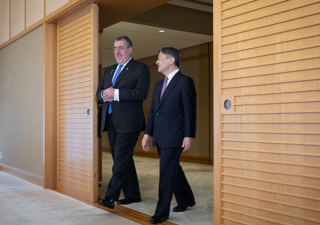 Presidente Bernardo Arévalo se reúne con el emperador de Japón Naruhito