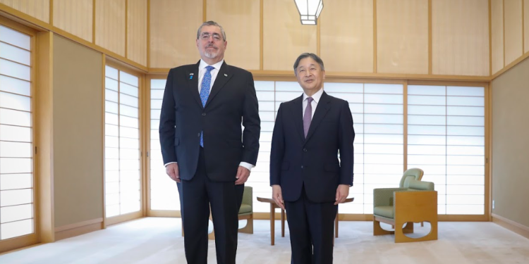 Presidente Bernardo Arévalo se reúne con el emperador de Japón Naruhito