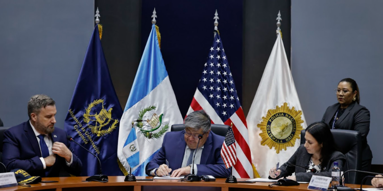 Estados Unidos y Guatemala firman acuerdo para la Fuerza de Tarea SAFE
