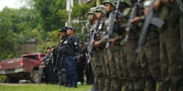 Plan Mercurio despliega contingentes de PNC y Ejército en el área fronteriza de Huehuetenango. / Foto: Mingob.
