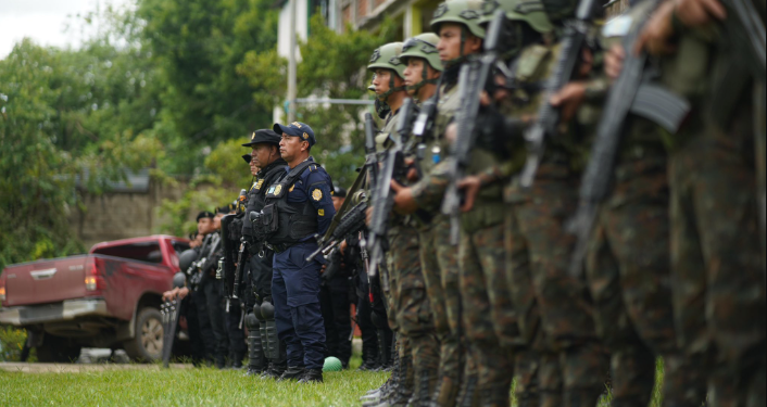 Plan Mercurio despliega contingentes de PNC y Ejército en el área fronteriza de Huehuetenango. / Foto: Mingob.