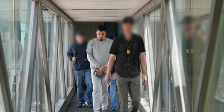 El mensaje compartido por la embajada subrayó que esta extradición es un reflejo del firme compromiso de los dos países. / Foto: @usembassyguate