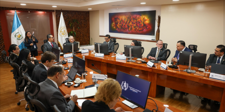 Ministro de Finanzas Públicas, Jonathan Menkos