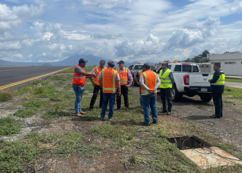 Autoridades trabajan en la recuperación del sistema eléctrico del AILA./Foto: DGAC.