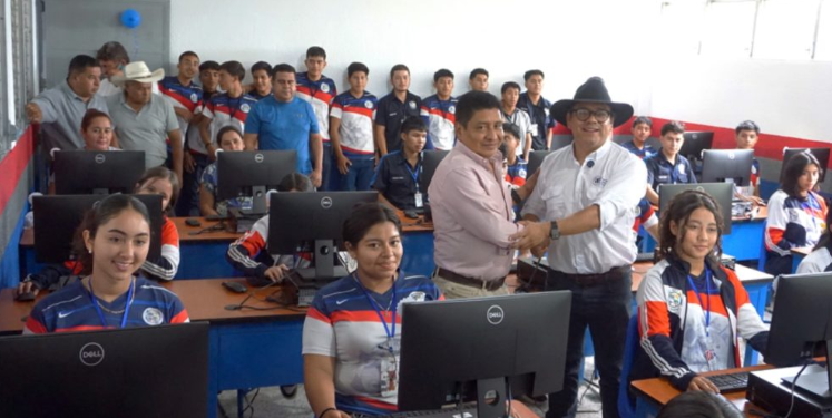 Fodes entregó insumos en Pachalum, Patzité, Chicamán y Uspantán./Foto: Mides.