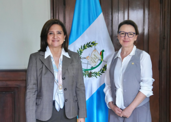 La vicepresidenta Karin Herrera se reunió con autoridades del Marn. (Foto: Marn)