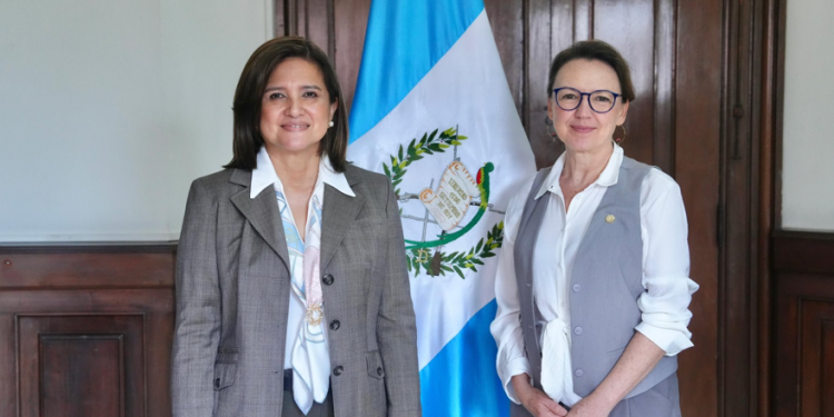 La vicepresidenta Karin Herrera se reunió con autoridades del Marn. (Foto: Marn)