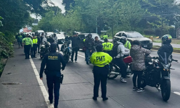 PNC ejecutó un operativo contra carreras clandestinas en San Lucas Sacatepéquez./Foto: PNC.