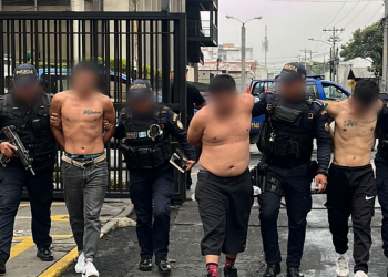 Los capturados fueron identificados como Alejandro “N”, de 24 años; Hans “N”, de 28 años y Walter “N”, de 25 años. / Foto: PNC