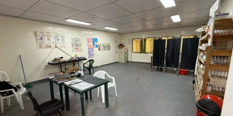 Unidad de Construcción de Edificios del Estado instala módulo con servicios básicos de salud. (Foto: CIV)