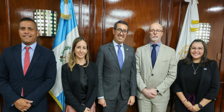 Reunión fomenta el impulso del intercambio comercial entre Guatemala y Reino Unido. / Foto: Minfin.