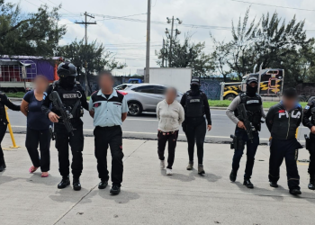 Como seguimiento al caso, la PNC y fiscales del Ministerio Público ejecutaron allanamientos en distintas zonas del país. / Foto: PNC