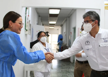 Autoridades del Ministerio de Salud supervisaron hospitales de occidente. (Foto: MSPAS)