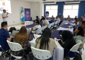 DGAC capacitó a comunicadores sobre el uso adecuado de drones./Foto: DGAC.